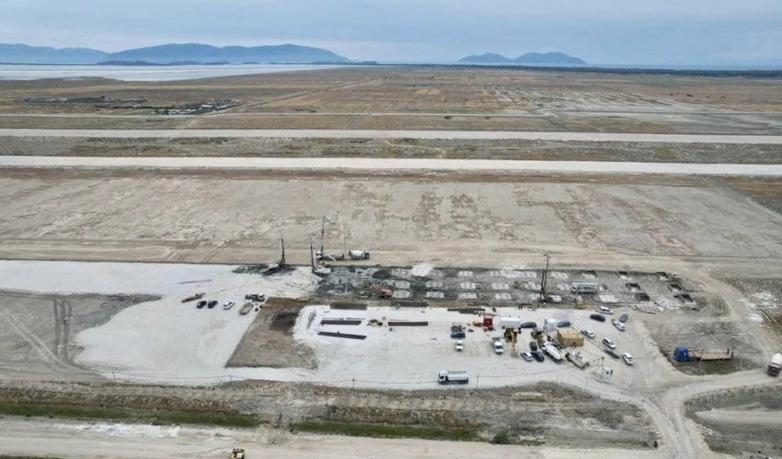 Pezullohen punimet ne aeroportin e Vlores, punonjesit bllokojne kantierin